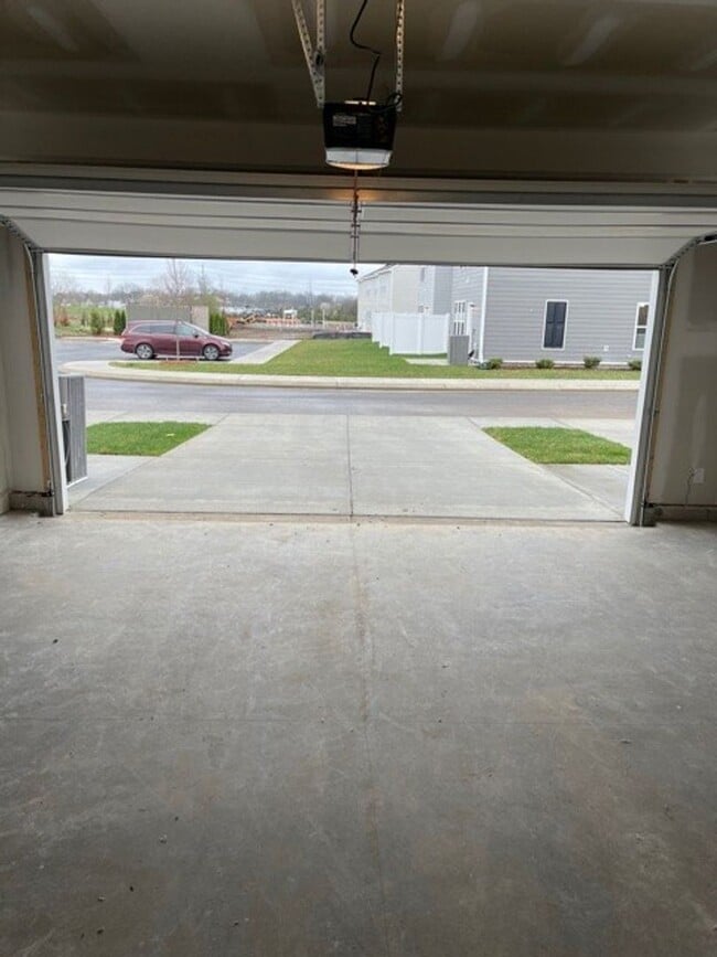 Building Photo - Stunning condo is South Murfreesboro