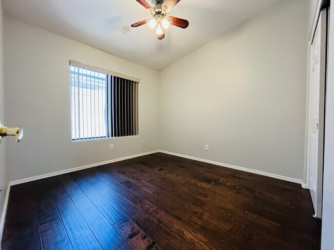 Building Photo - 3 Bedroom Home in North Phoenix