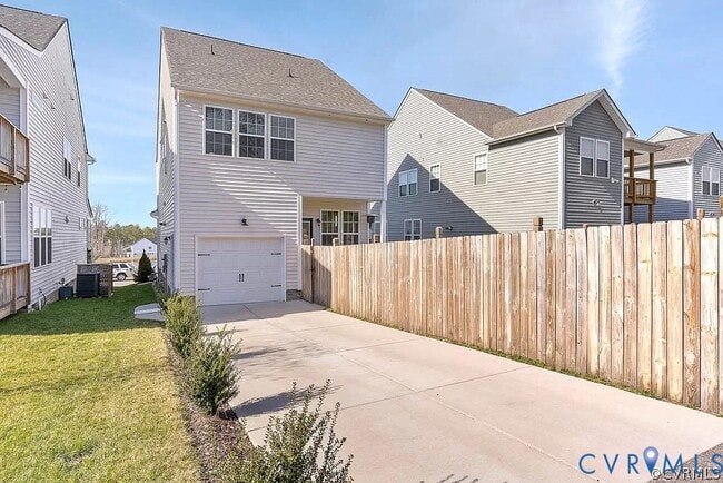 Building Photo - 16913 Thornapple Run