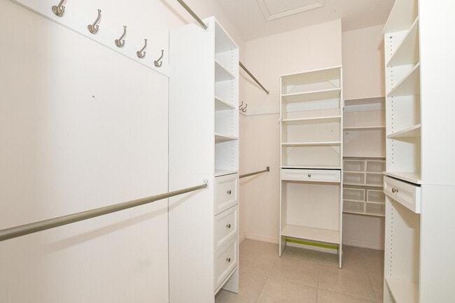 Building Photo - 1618 Merriment Way