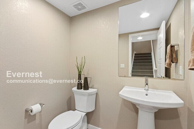 Building Photo - 8970 Southurst St