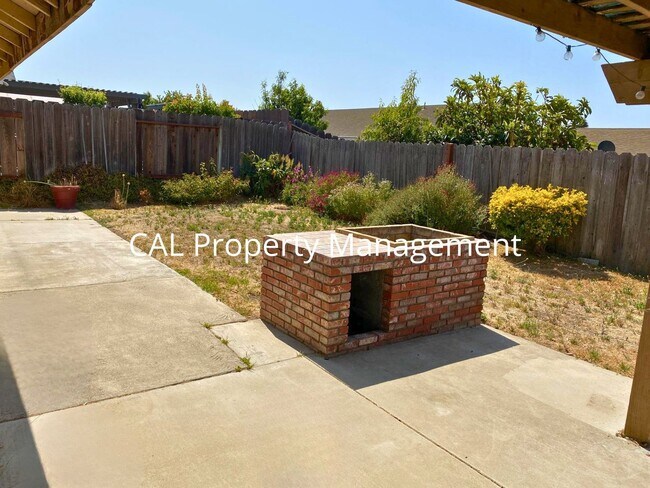 Building Photo - 3 Bed/ 2 Bath home in Soledad, CA