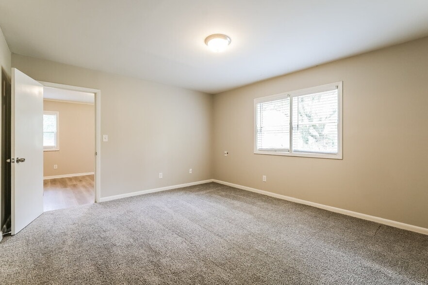 Building Photo - 2842 Zane Grey Dr SE