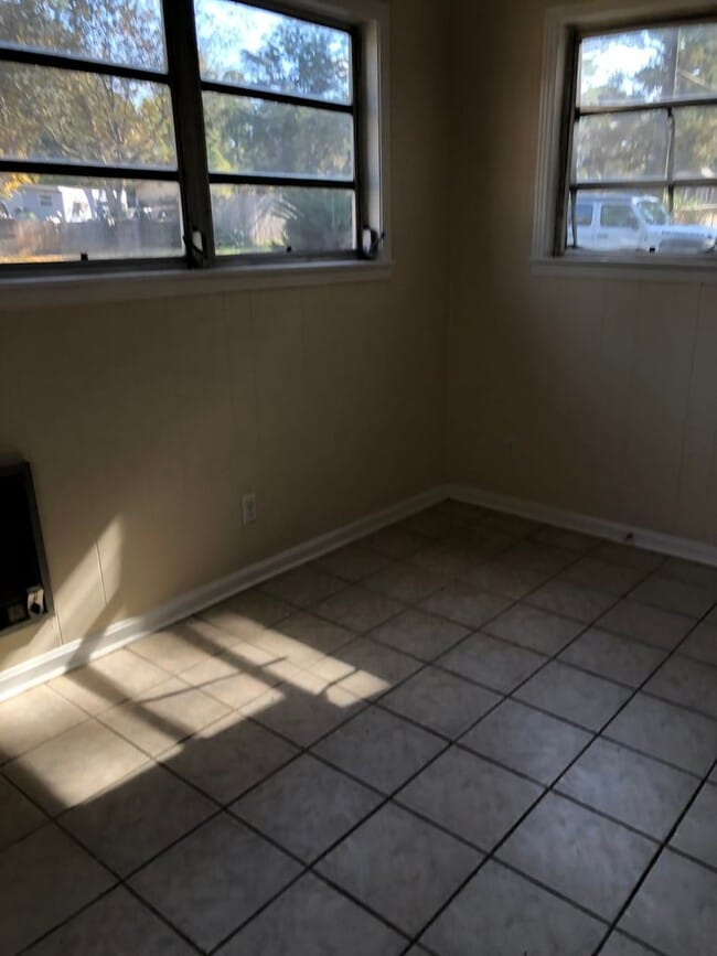 Building Photo - 406 Hill St