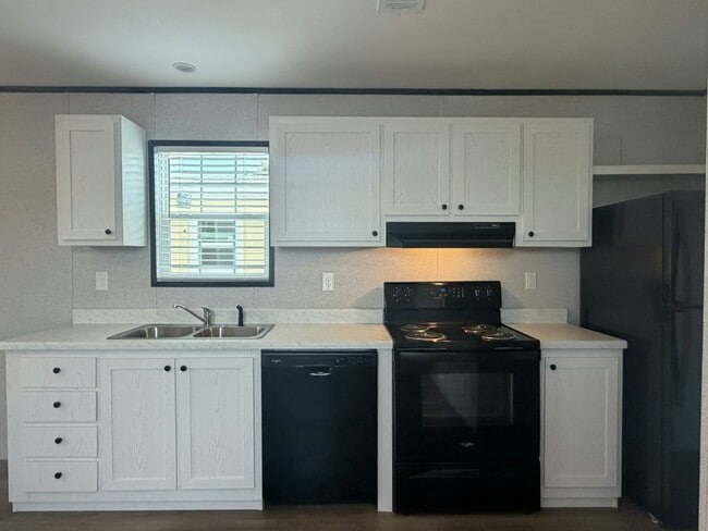 Building Photo - 7250 FL-44