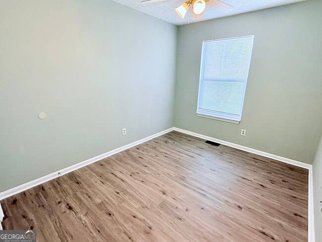 Building Photo - 420 Bainbridge Dr