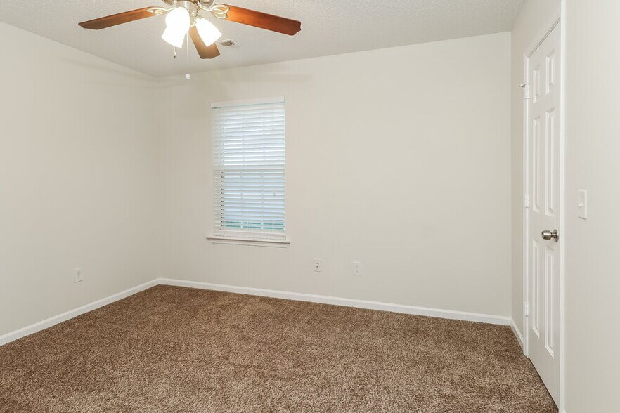 Building Photo - 4102 Hunters Trail Dr