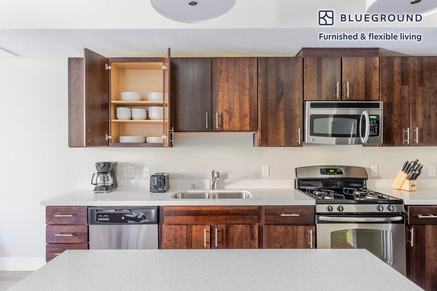 Building Photo - 555 San Antonio Rd