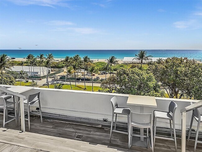 Building Photo - 1052 Ocean Dr
