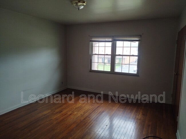 Building Photo - 584 Harding Rd