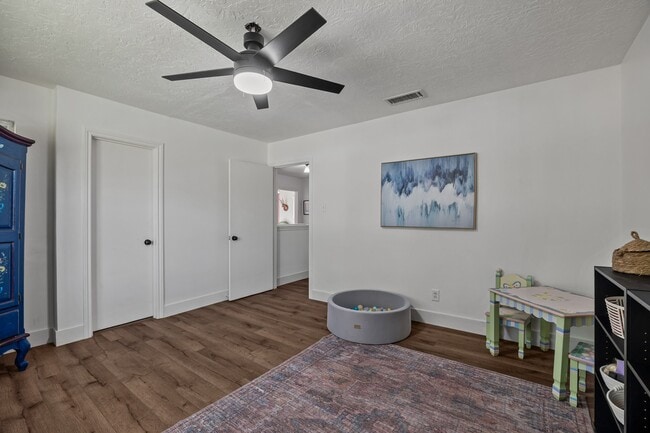 Building Photo - 326 Bayou View Dr