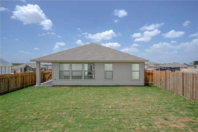 Building Photo - 220 Tanda Ln