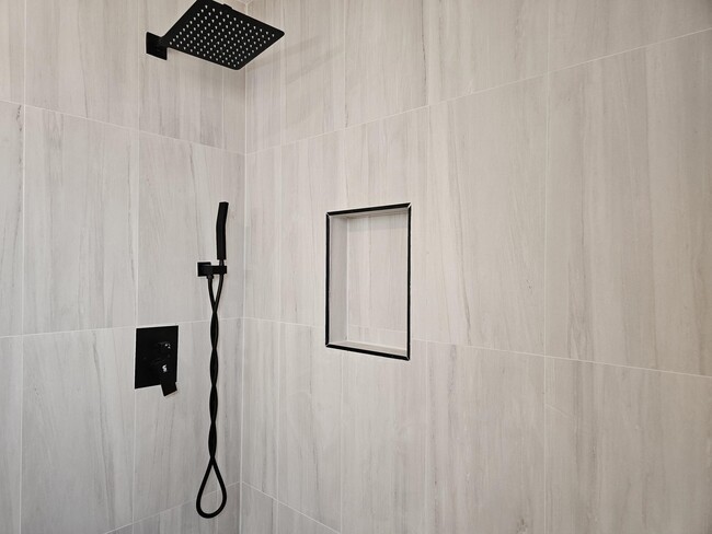 Building Photo - 16627 Aldenham Pl