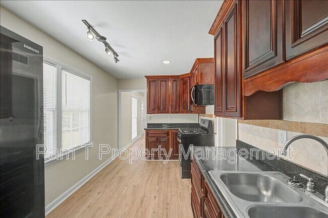 Building Photo - 102 Juniper Cir