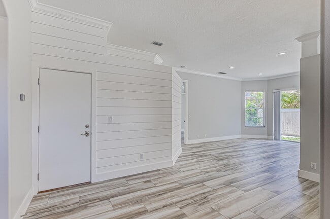 Building Photo - 146 Monterey Pointe Dr