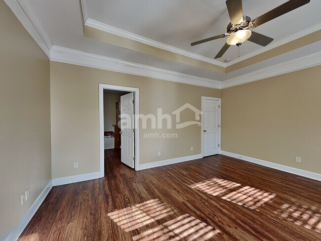 Building Photo - 116 Lake Point Ct