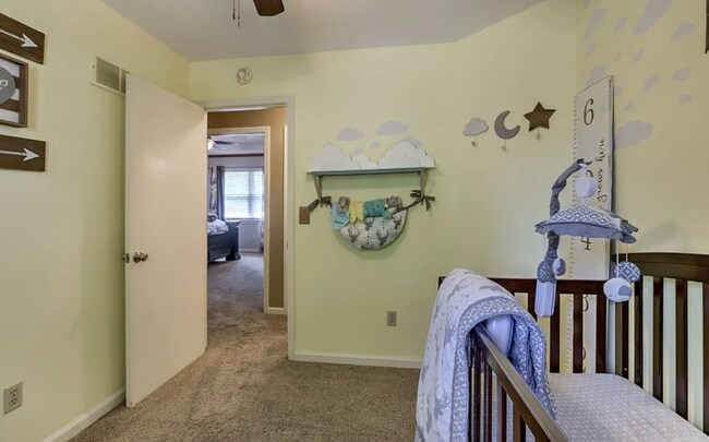 Building Photo - 420 SE Onyx Dr