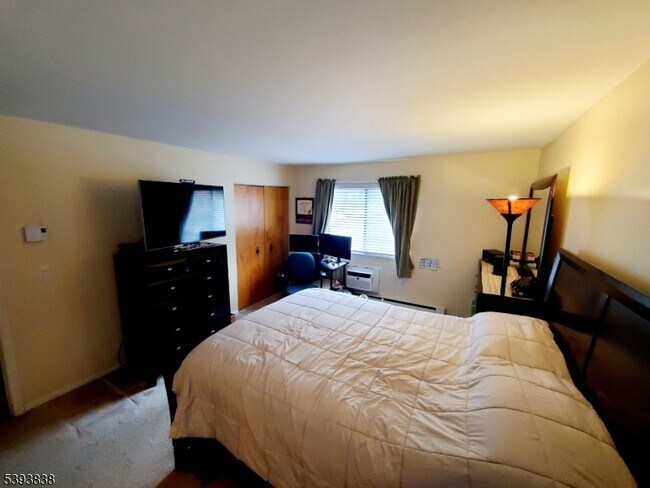 Building Photo - 710 Mill St