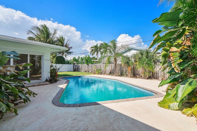 Building Photo - 1353 SE 7th Ct