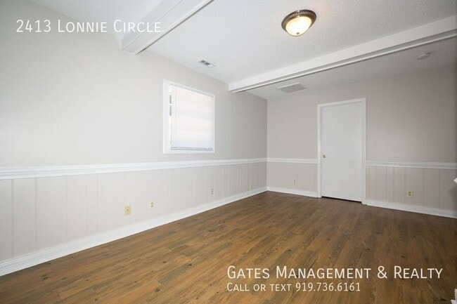 Building Photo - 2413 Lonnie Cir S