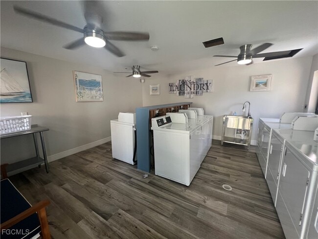 Building Photo - 7961 Gladiolus Dr