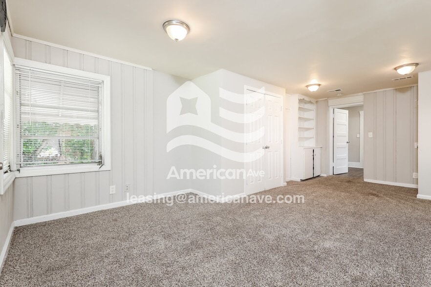 Building Photo - 2418 Gould St