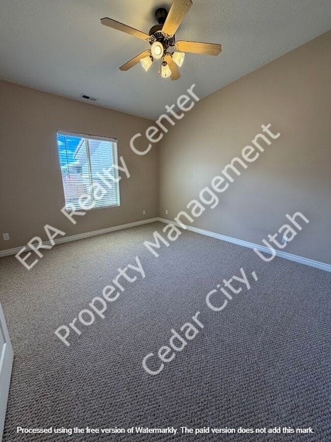 Building Photo - Move-In Discount - 3 Bedroom 2 bath in The Seasons