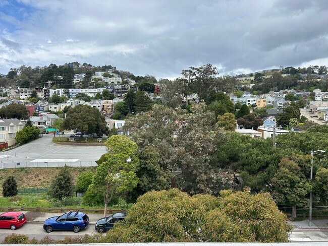 Building Photo - Large, 2 BR / 2 BA with Cathedral Ceilings, Washer and Dryer!