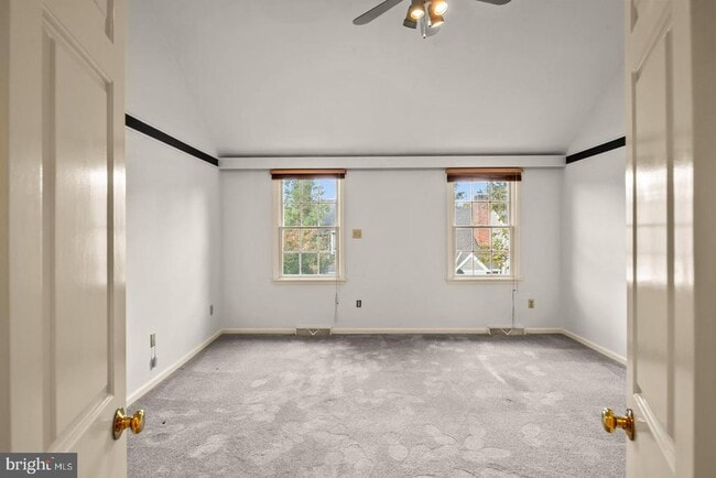 Building Photo - 1913 Meadow Ln