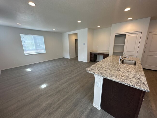 Building Photo - MIDTOWN Almost New House, 3 Bdrms, 2.5 Bat...