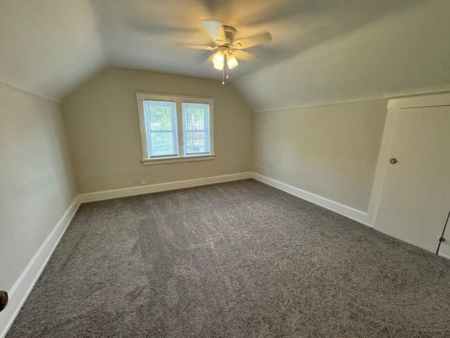 Building Photo - MADISONVILLE - Adorable 2 bed 2 bath cape ...
