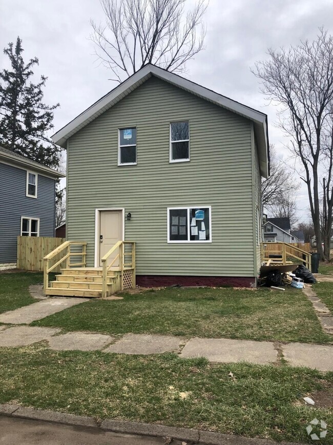 Building Photo - 820 Sherman Ave