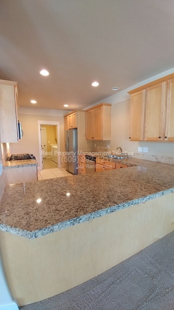 Building Photo - 459 Columbia Point Dr