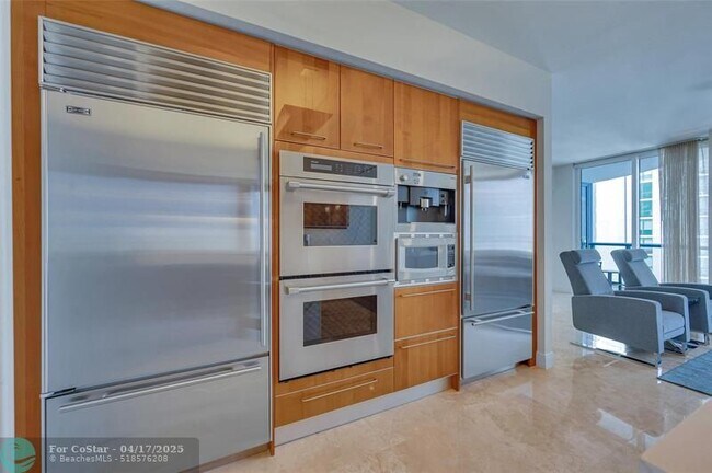 Building Photo - 333 Las Olas Way