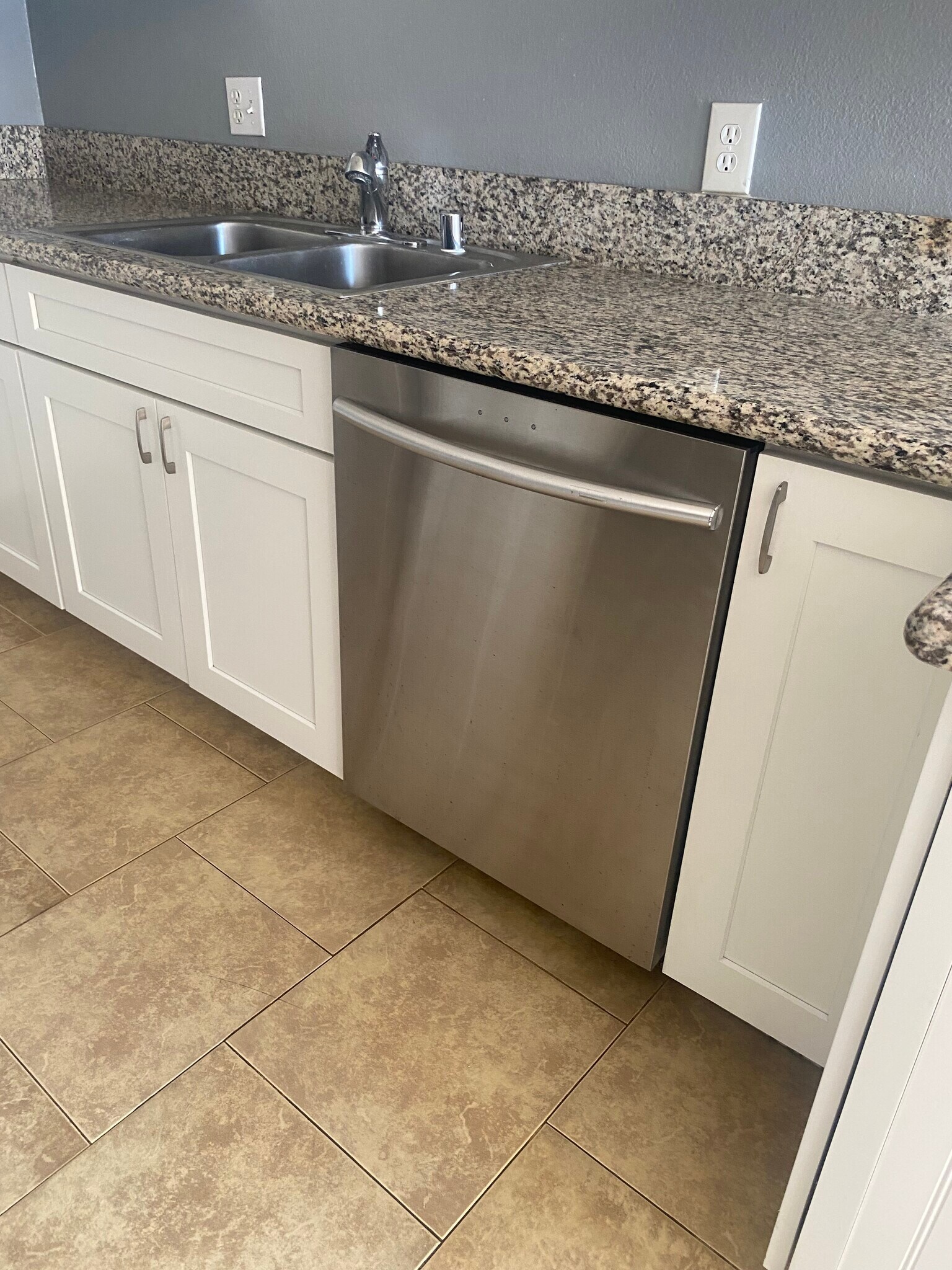 Kitchen Dishwasher - 4529 W 173rd St