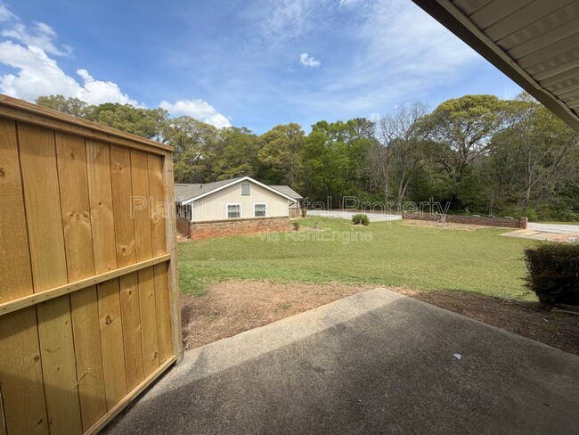 Building Photo - 1492 Waverly Way