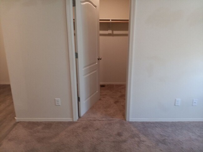 Building Photo - 1528 Domino Dr SE