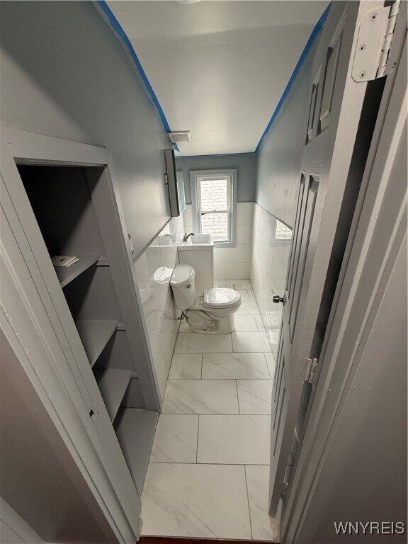 Building Photo - 26 Amber St