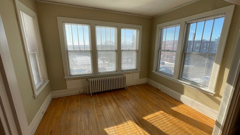 Building Photo - 881 Saint Clair Ave