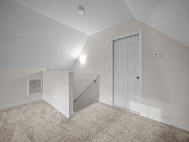 Building Photo - Welcome to Eastport!