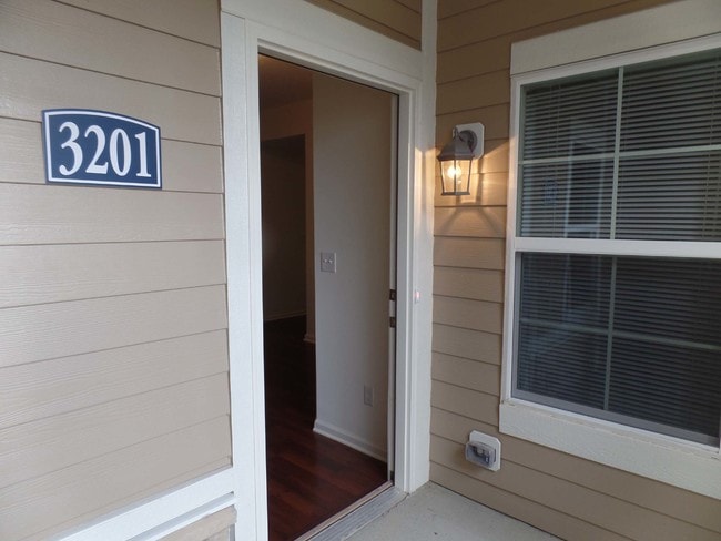 Building Photo - Kinsale 6951