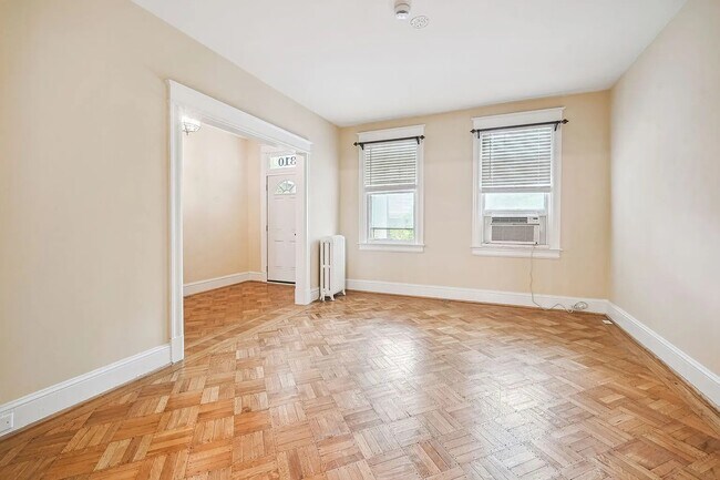 Building Photo - 310 Taylor St NW