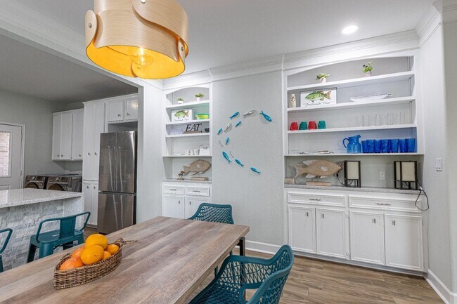 Building Photo - 13321 Lake Breeze Ln