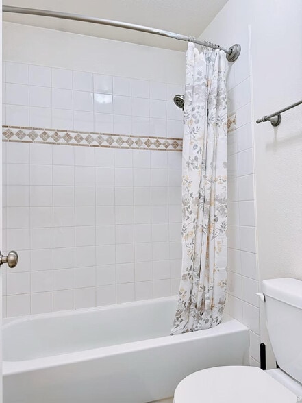 Building Photo - 319 W 12th Ave