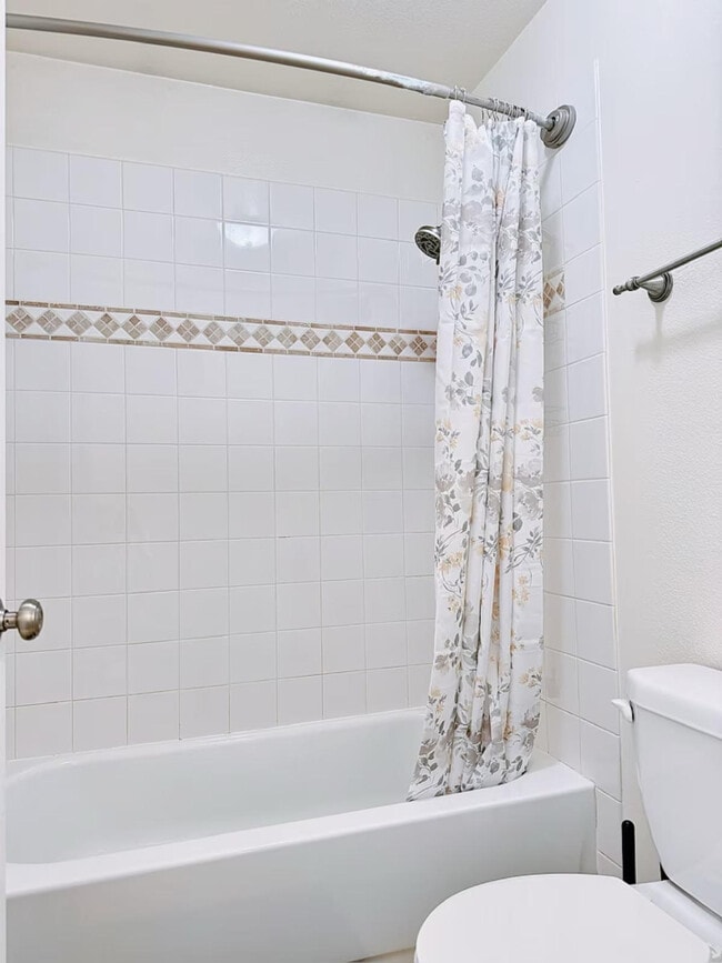 Building Photo - 319 W 12th Ave