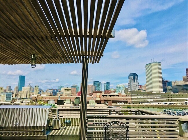Building Photo - 35 Channel Center St