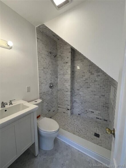 Building Photo - 3 Betts Pl