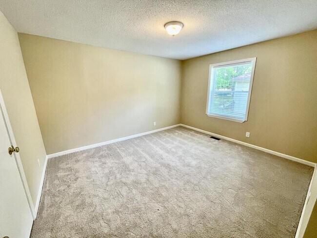 Building Photo - 13004 Astalot Dr SE