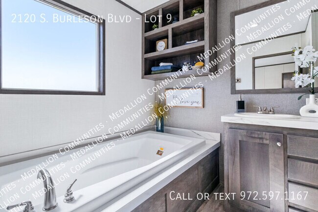 Building Photo - 2120 S Burleson Blvd