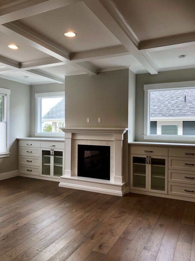 Building Photo - Gorgeous Home in the Wing Point Area of Ba...